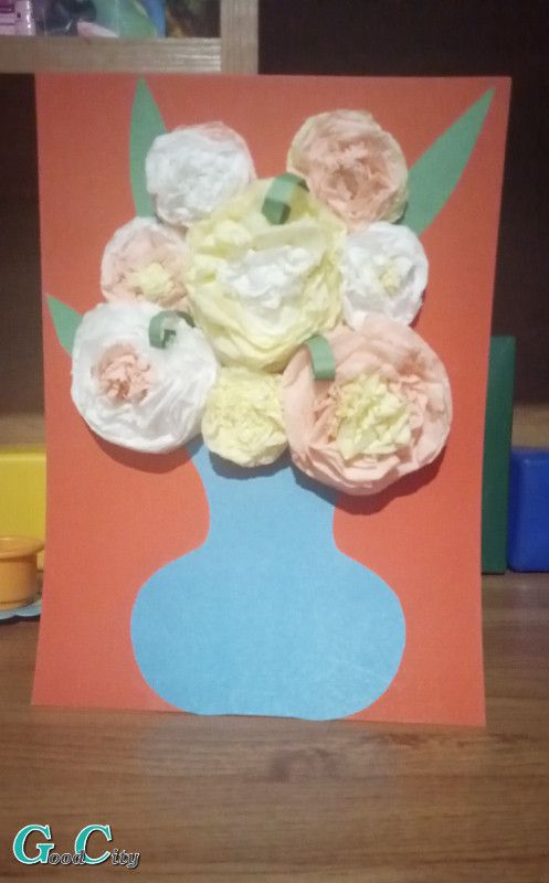 Поделка из бумаги " Ваза с цветами "